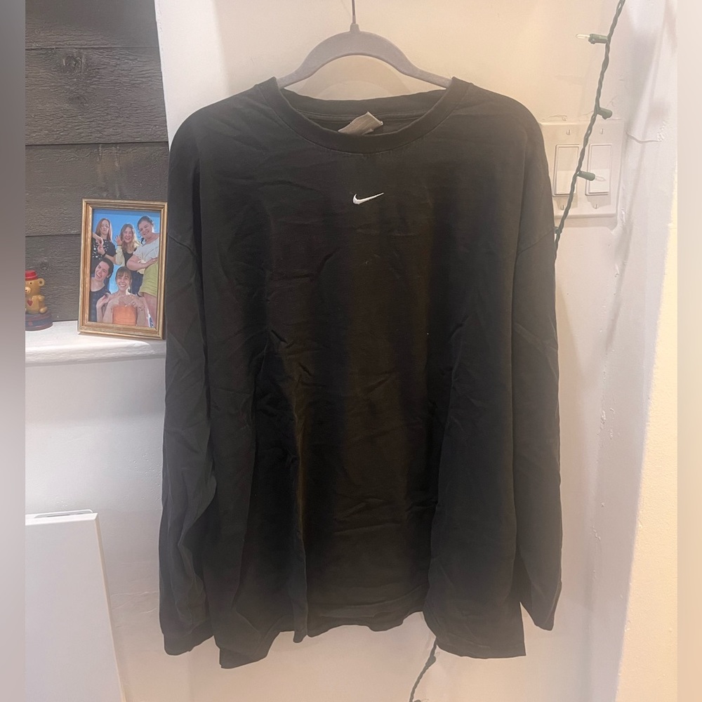 black long sleeve Nike top
